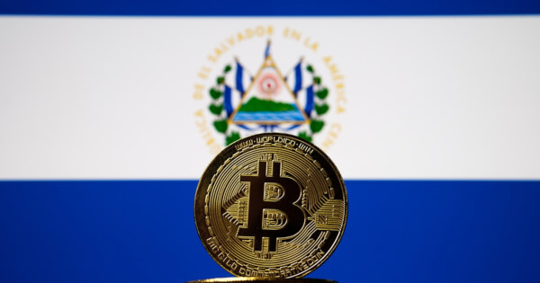 Central American Countries Eager to See if El Salvador’s Bitcoin Cut Remittance Costs