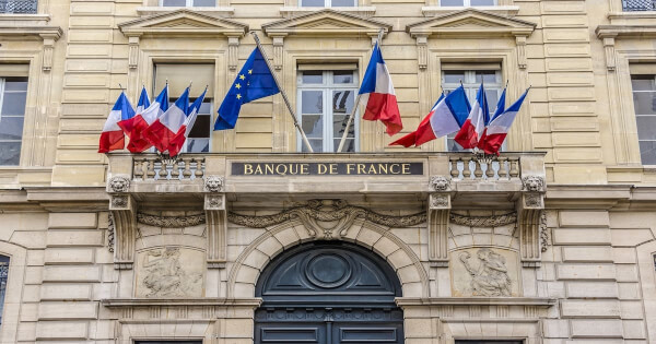 Customers Trust in Banks More than in Crypto, France Central Bank Governor Says