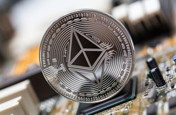 Ethereum Breaks Past $1000, Triggering a Spike in ETH Gas Prices